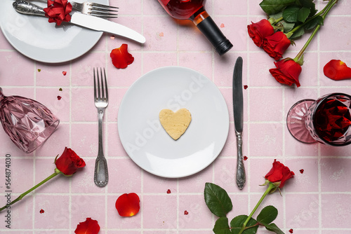 Table setting with bottle o...