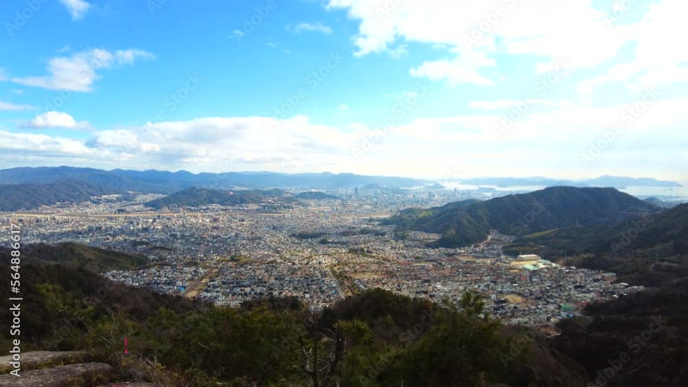 火山から見える広島市の風景と瀬戸内海に浮かぶ島々 パンショット 4K 2023年1月21日 火山から見える広島市の風景と瀬戸内海に浮かぶ島々 パンショット 4K 2023年1月21日