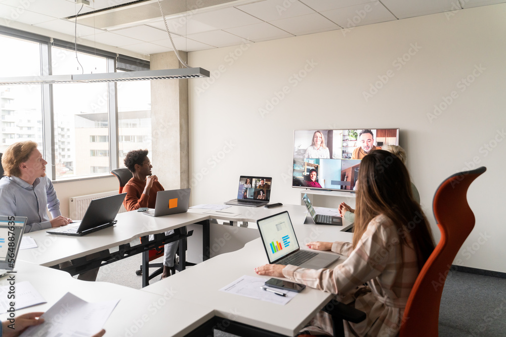 © Hernandez & Sorokina/Stocksy - Hybrid Office Meeting