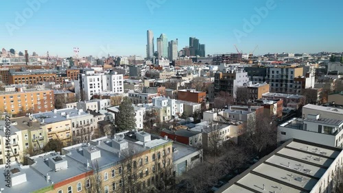 Wallpaper Mural Amazing Establishing Shot of Long Island City (LIC) Above Residential Neighborhood in Brooklyn Torontodigital.ca