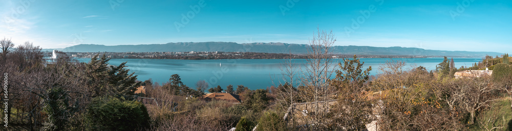Panorama depuis Cologny sur le lac Léman Panorama depuis Cologny sur le lac Léman