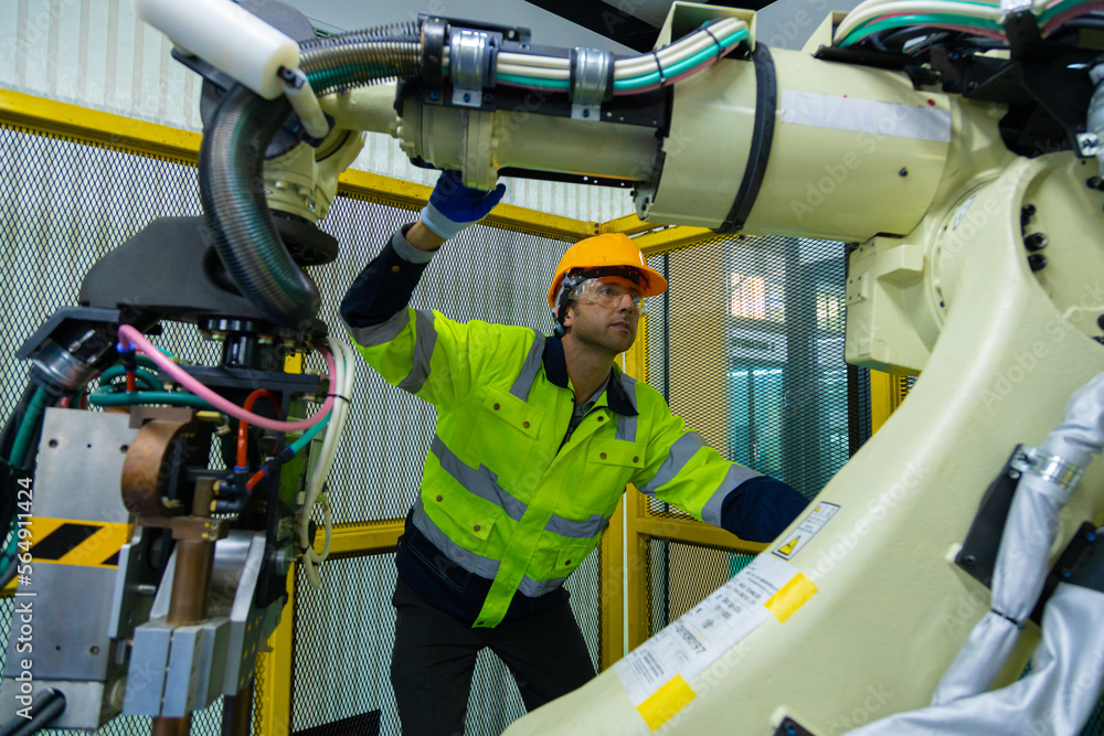 Robot engineers invent robots of the future that can replace humans. Robot engineers invent robots of the future that can replace humans.
