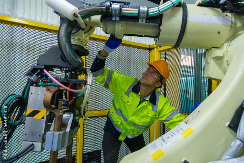 Robot engineers invent robots of the future that can replace humans. Robot engineers invent robots of the future that can replace humans.