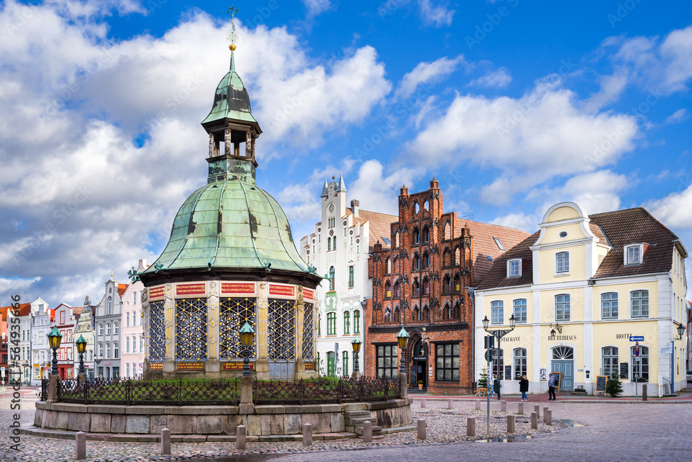 Wasserkust Hansestadt Wismar entzerrt sonnig