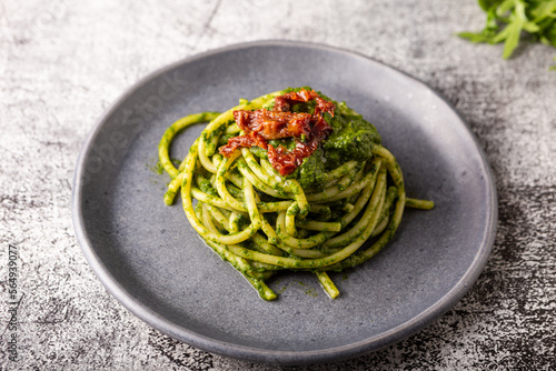 Gragnano spaghetti with homemade rocket pesto and dried tomatoes. Dish suitable for adults and children, healthy and tasty.