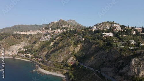 Taormina auf Sizilien. Von oben. Drohnenflug