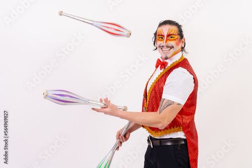 Fotografie Portrait of a smiling juggler performing juggling isolated on white background