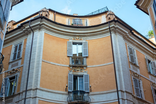 Obraz na płótnie Part of a townhouse on a sunny day in Rome. Windows, facades, building, architecture. w salonie