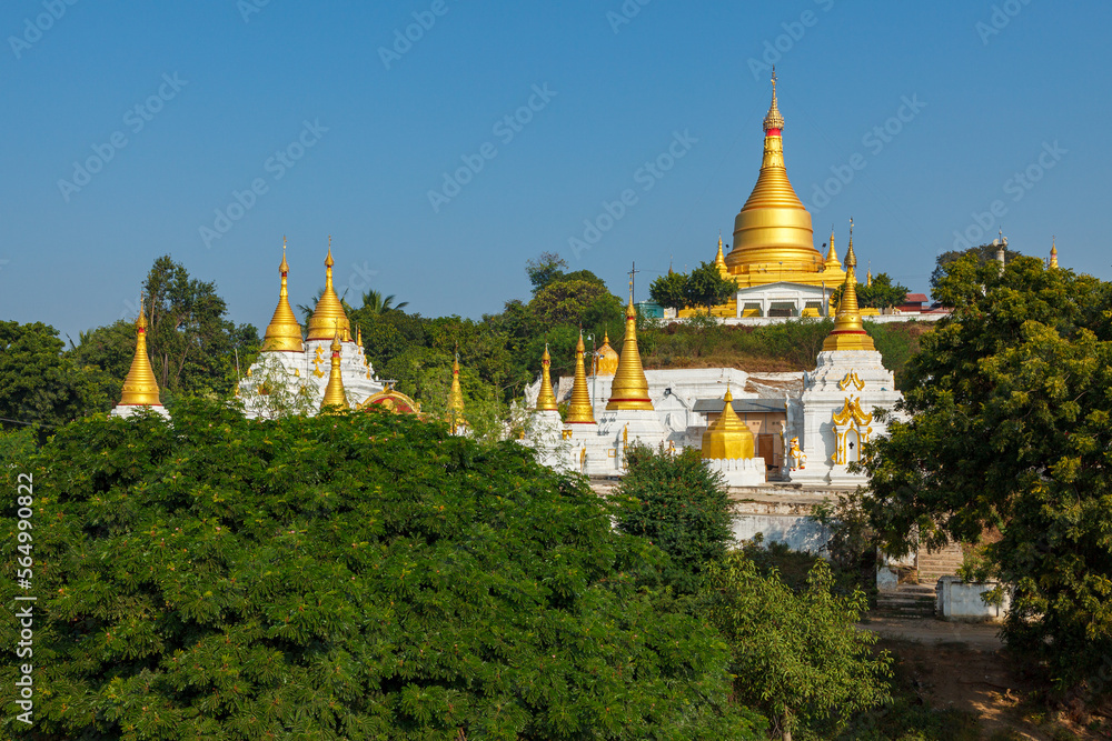 Naklejka premium Pagoda and Stupa of Mandalay in Myanmar