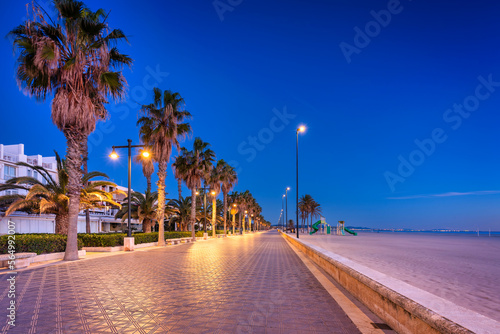 Beautiful promenade at Playa de las Arenas beach in Valencia at dawn, Spain. © Patryk Kosmider