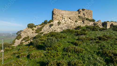 vista aérea del antiguo castillo de torrestrella en el municipio de Medina Sidonia, España