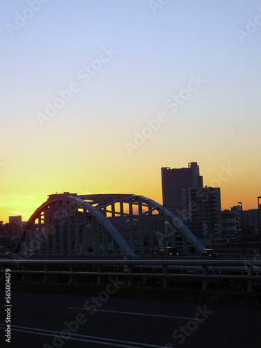 夕焼けと橋　夕日　オレンジ
