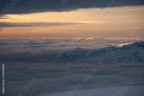 Volcán en glaciar de islandia © RaldaPhoto