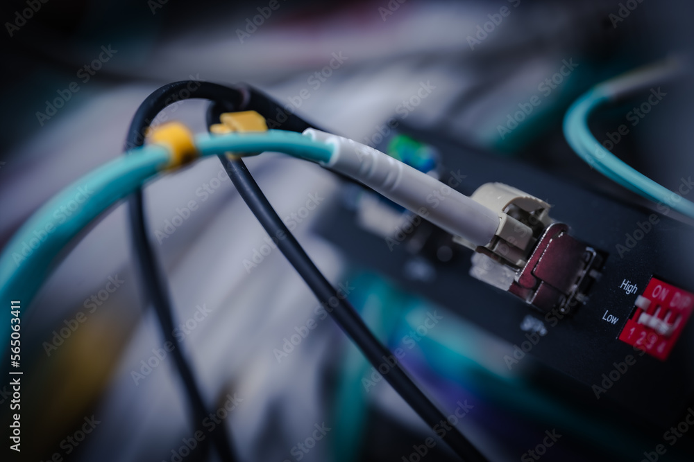 Glasfaser Netzwerkkabel IT Schrank Steckfeld Glasfaser Netzwerkkabel IT Schrank Steckfeld
