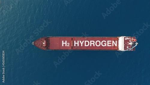 Liquid Hydrogen renewable energy in vessel, LH2 hydrogen gas for clean sea transportation on big ship with composite cryotank for cryogenic gases