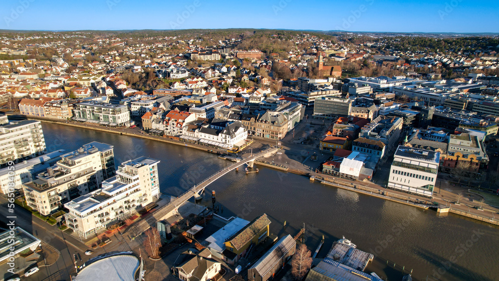Fredrikstad miasto znajdujace sie w Norwegii nad rzeka Glomma i 40 km od granicy ze Szwecja. - obrazy, fototapety, plakaty 