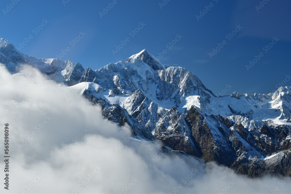 Obraz premium snow covered mountains