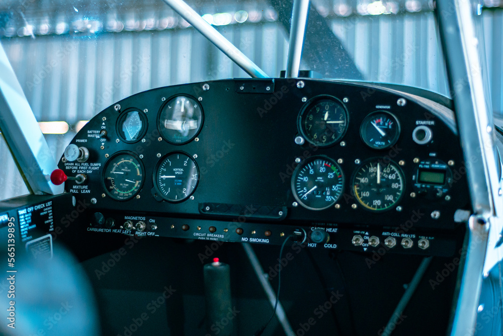 Instrument panel and command of a Piper PA 18 super Cub airplane, model