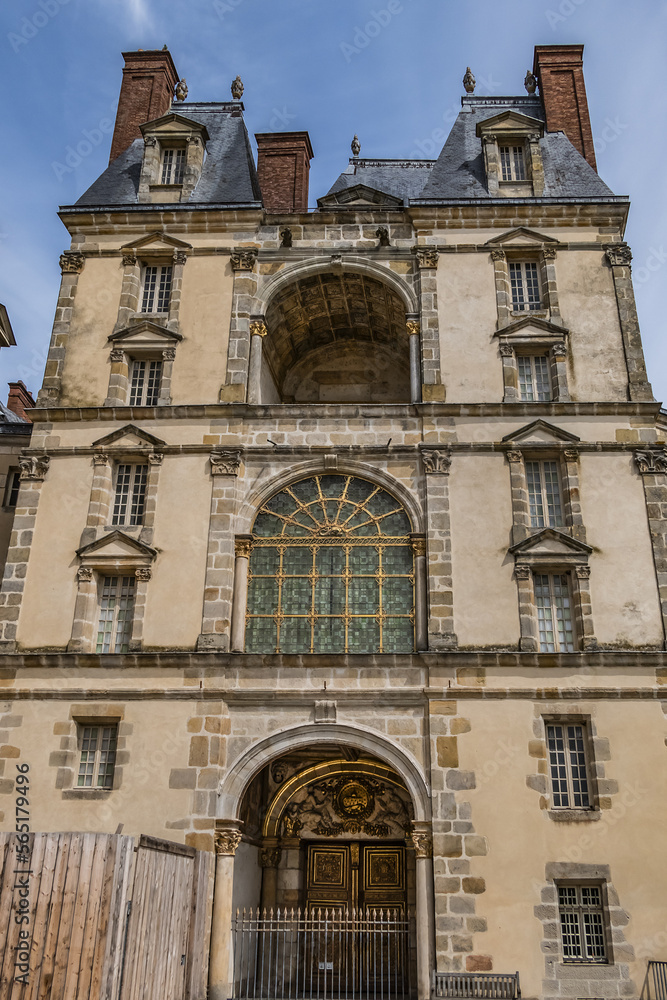 Fototapeta premium Fragments of Fontainebleau Palace (XII century), old royal hunting castle in Fontainebleau. Fontainebleau Palace - one of largest royal chateaux in France (55 km from Paris). Fontainebleau, France.