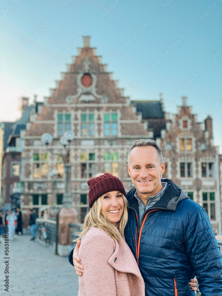 Naklejka premium Couple standing on a busy street in Belgium