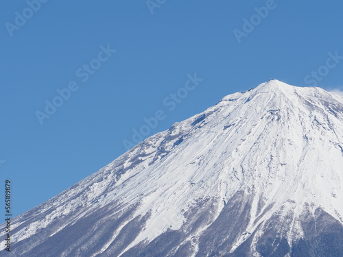 冠雪した富士山山頂
