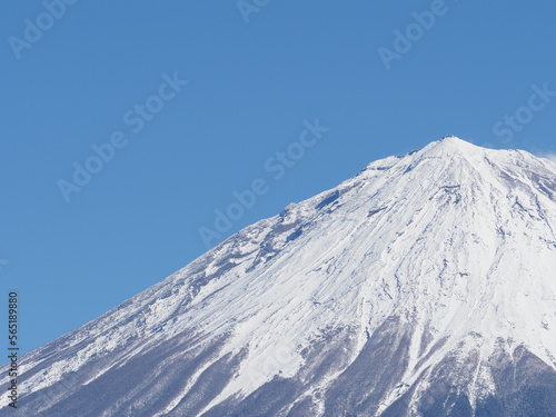 冠雪した富士山山頂