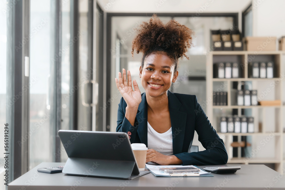 Fototapeta premium Attractive young business woman african american stock market trader and research solutions for online brokerage, clearing firms, banks, media portals, public companies