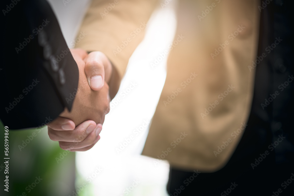 Obraz premium Businessmen shaking hands to indicate a business deal,successful contract management of the company,signing an agreement,business partner,New opportunities for the future of the industry,joint venture