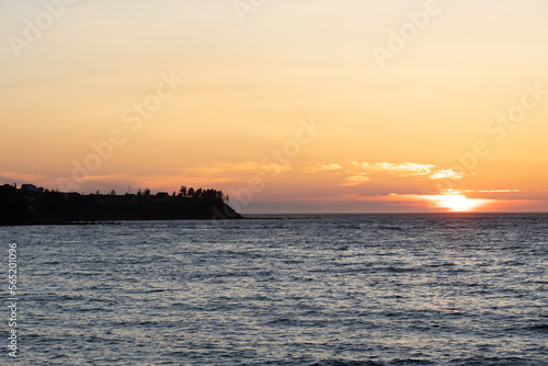 île au coucher de soleil © justin