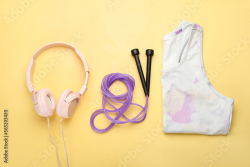 Skipping rope with sportswe...