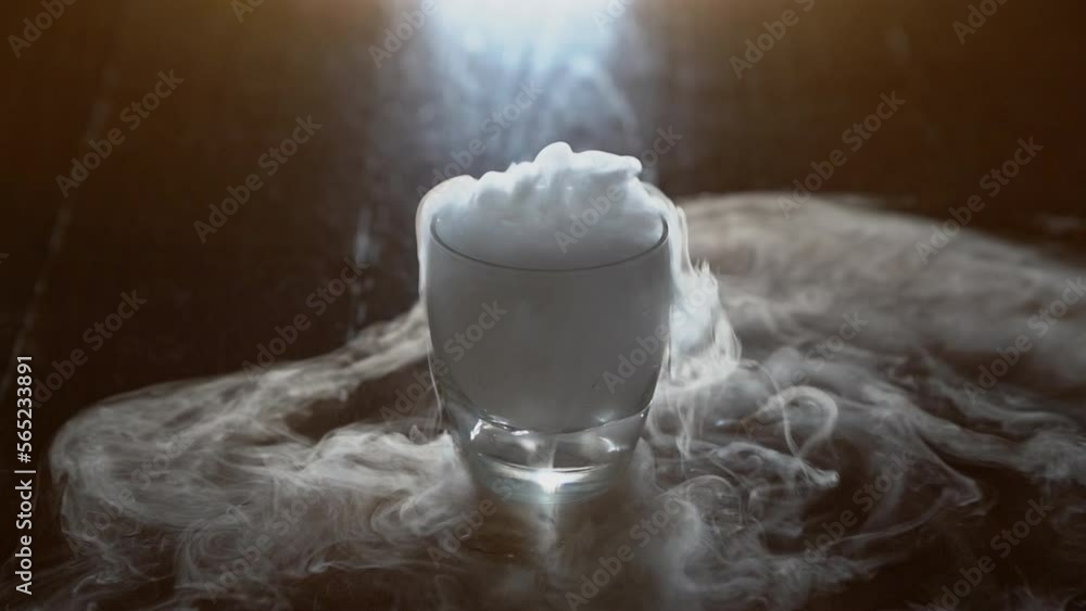 Video Stock water with dry ice in a glass. filmed in slow motion