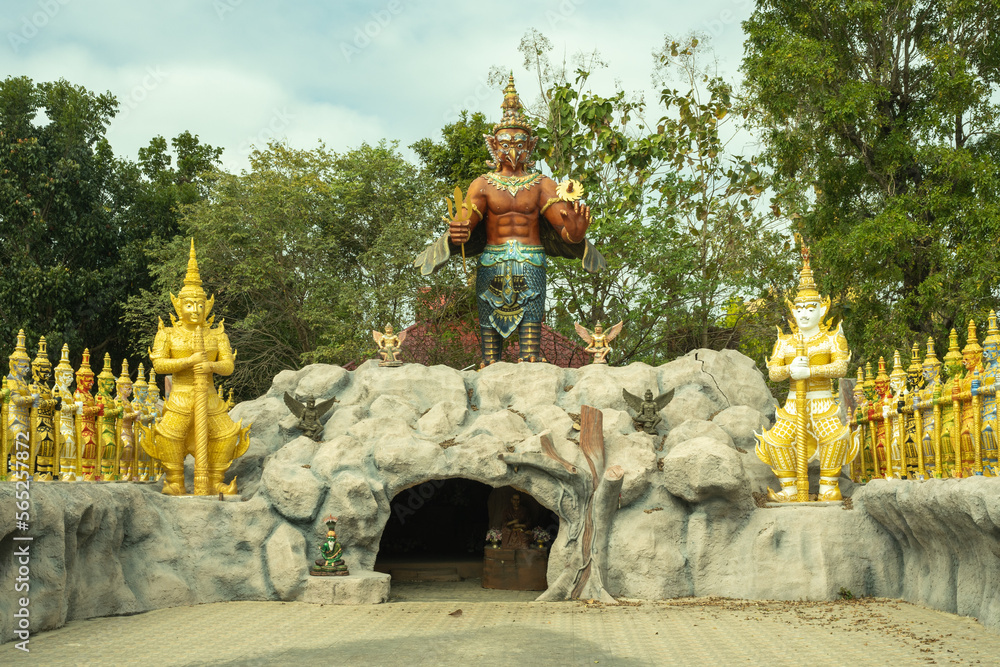 Obraz premium Ayutthaya, Thailand. 07 January 2023, Hermit Novice Ashram That Buddhakhun, holy gathering place Father Pu Hermit Museum and also a tourist destination.