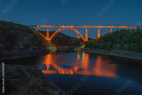 Photographie de nuit du Viaduc de Garabit (Cantal / France)