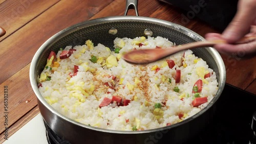 Yangzhou fried rice production process