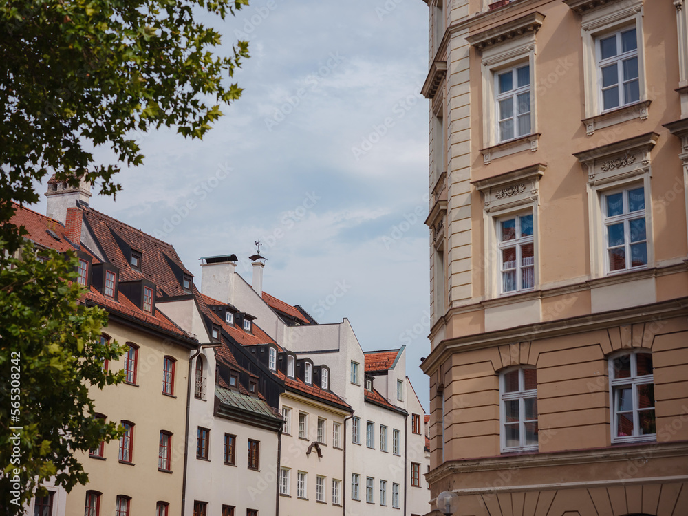 Obraz premium old houses in the city center of Munich, a walk through Munich in summer, cloudy day