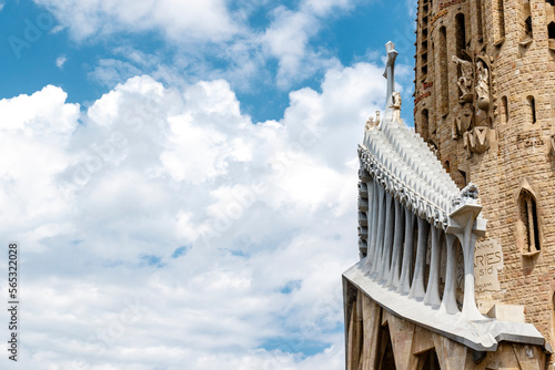 Canvas Print Exterior of the Sagrada Familia church (The Basílica de la Sagrada Família) in B