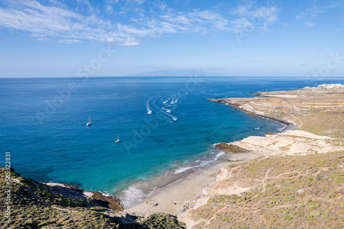 Vista aerea de playa virgen con agua turquesa en tenerife islas canarias