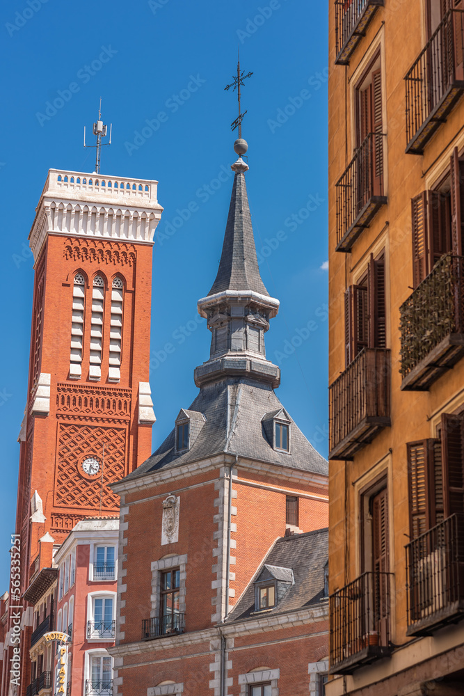 Fototapeta premium church, architecture, building, cathedral, city, europe, religion, old, travel, landmark, tower, ancient, sky, town, monument, history, tourism, catholic, architectural, facade, saint, spain, exterior
