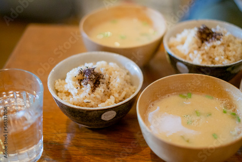 玄米ご飯と味噌汁
