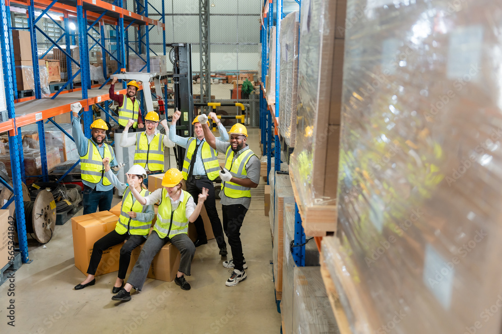 Obraz premium Employees of various nationalities chatting and relaxing in a large warehouse, joyful.