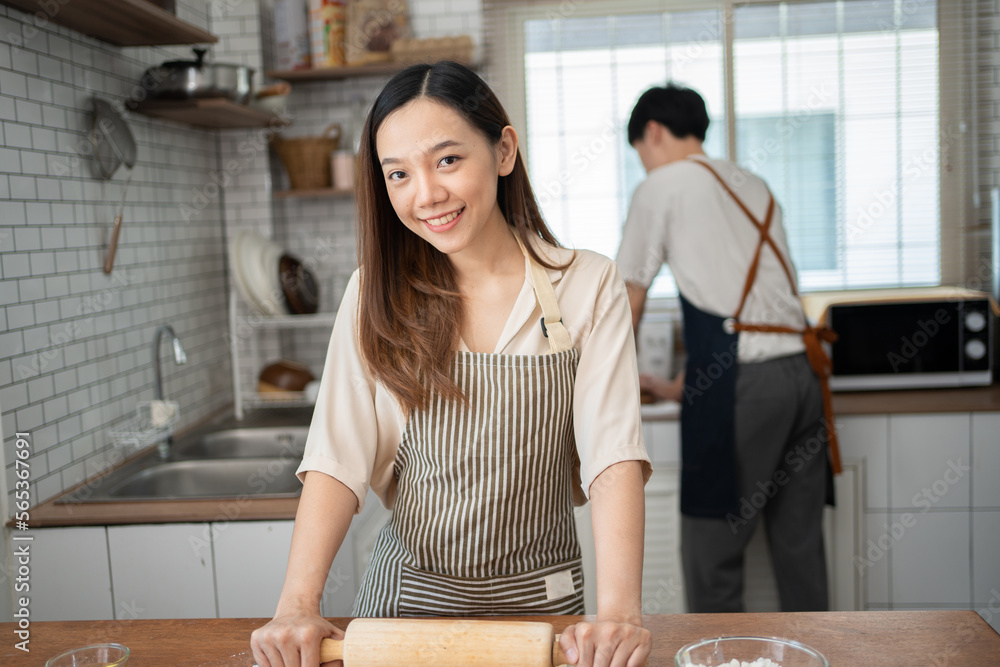 Obraz premium Happy Couple Cooking Food Together At Home. Enjoy the time together.
