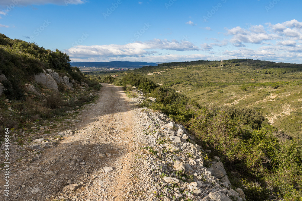 Chemin de randonnée dans le massif de la Gardiole à Frontignan