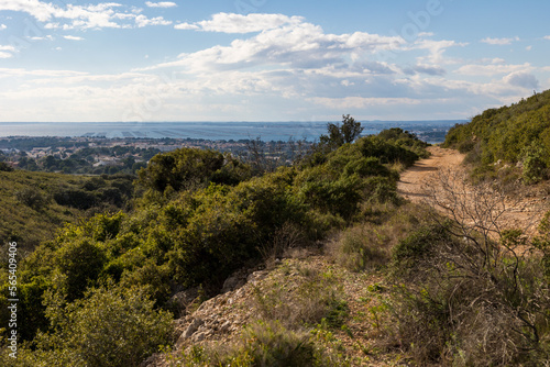 Vue sur l'étang de Thau depuis le massif de la Gardiole à Frontignan