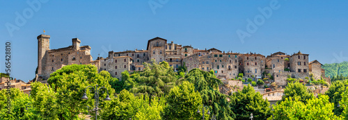 Altstadt und Burg in Bolsena/Italien