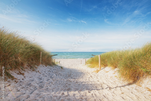 Sandweg mit Blick auf die Ostsee