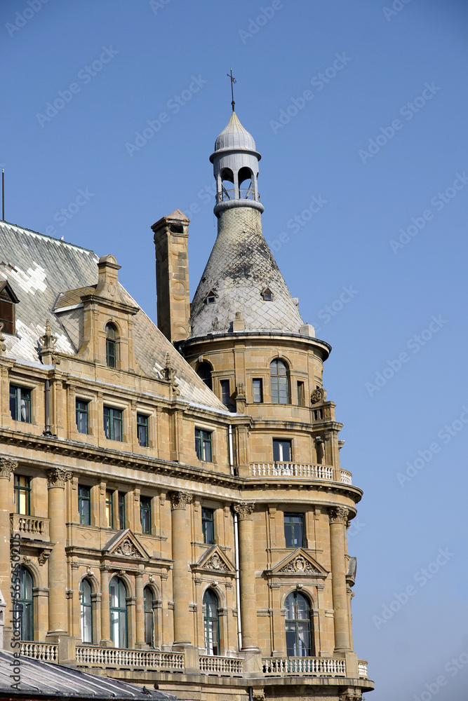 Obraz premium Located in Istanbul, Turkey, Haydarpaşa Station Building was built in 1872.
