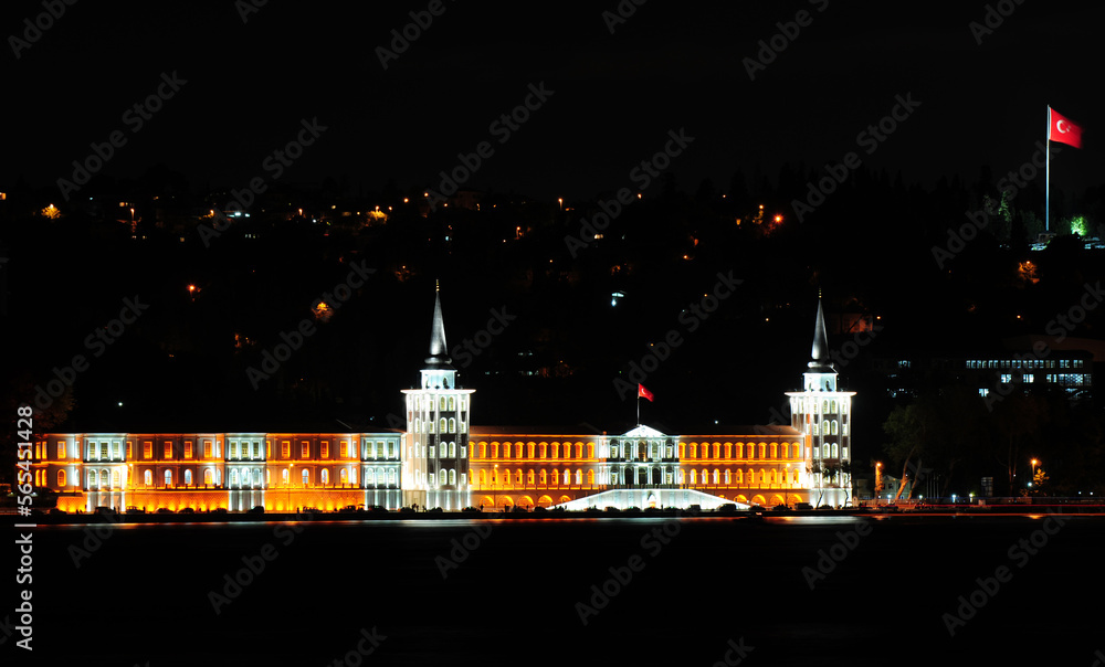 Obraz premium Historical Tower Building - Istanbul
