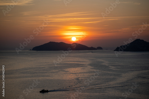 Atardecer en el océano Pacífico, Acapulco, México, Vista de la Isla de la Roqueta