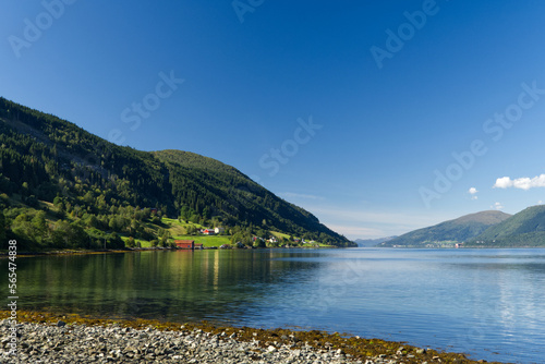 Am Ufer des Eidsfjords