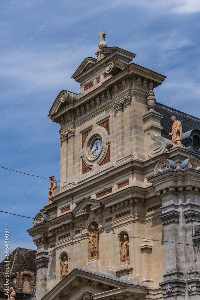Fototapeta premium St. Louis Church (Eglise Saint-Louis de Fontainebleau) built between 1611 and 1614; it was reconstructed during the Second Empire. Fontainebleau, France.